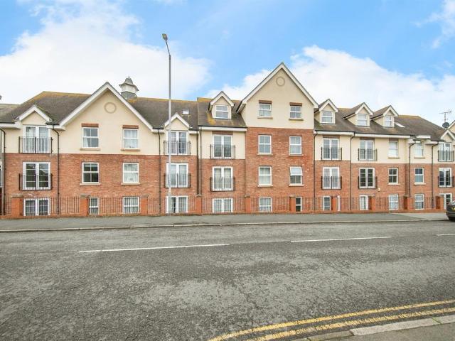 Flat for sale in Dale Hill, Essex