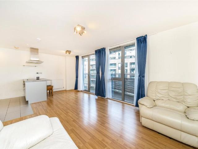 Flat for sale in Stratford Marsh, Greater London