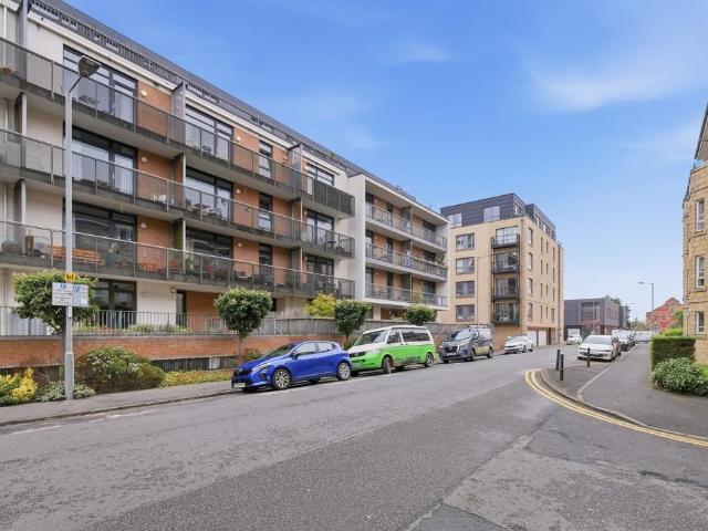 Flat for sale in Gayfield, Broughton