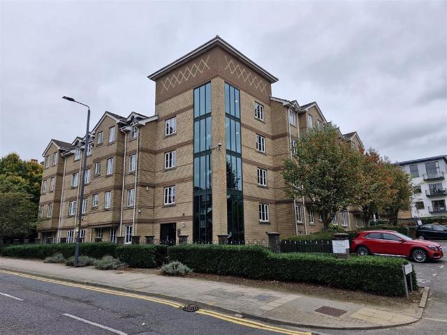 Flat for sale in Wealdstone, Greater London