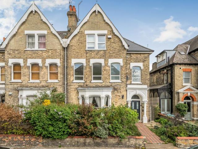 Flat for sale in Hornsey, Greater London