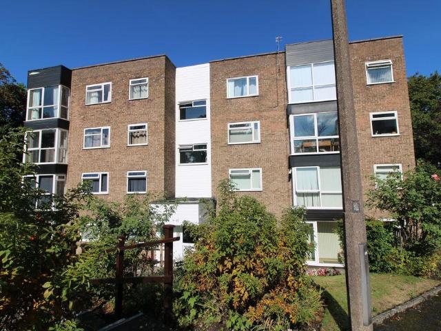 Flat for sale in Heaton Park, Bury