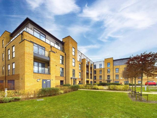 Flat for sale in Easthampstead, Bracknell
