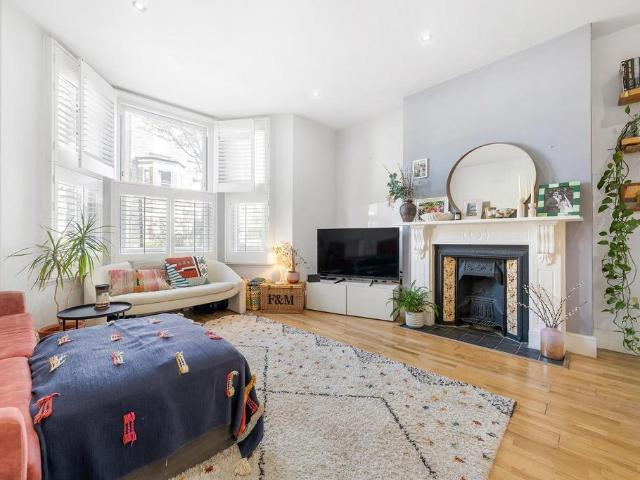 Flat for sale in Blenheim Gardens Estate, Greater London