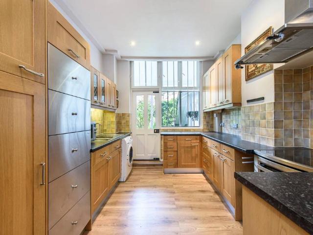Flat for sale in South Hampstead, Greater London
