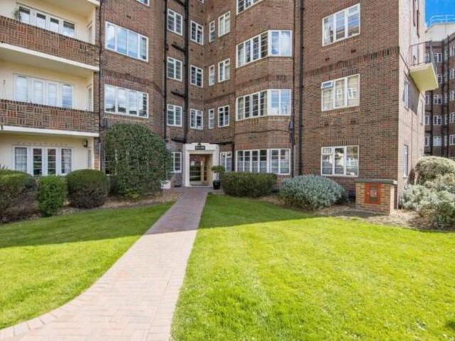 Flat for sale in London Borough of Hounslow, Strand