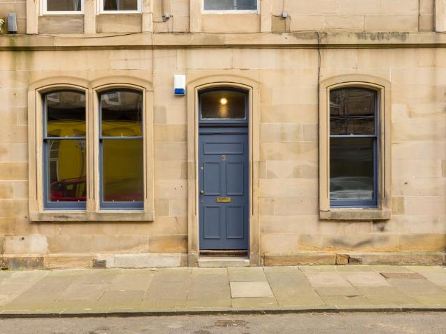 Flat for sale in Lorne, Leith
