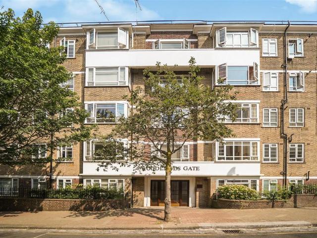 Flat for sale in Putney, Greater London