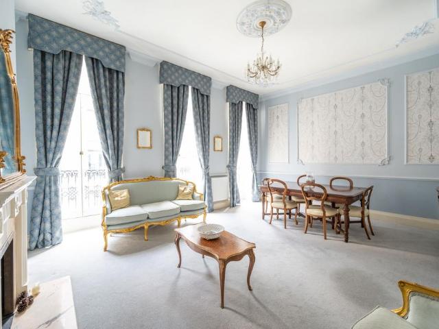 Flat for sale in Mayfair, Greater London
