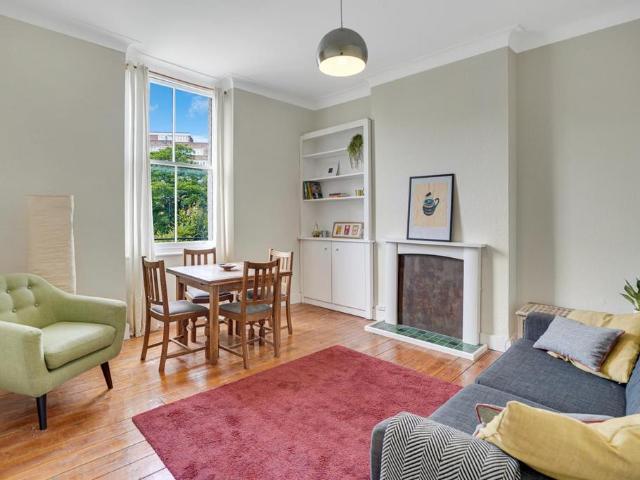 Flat for sale in East Dulwich, Greater London