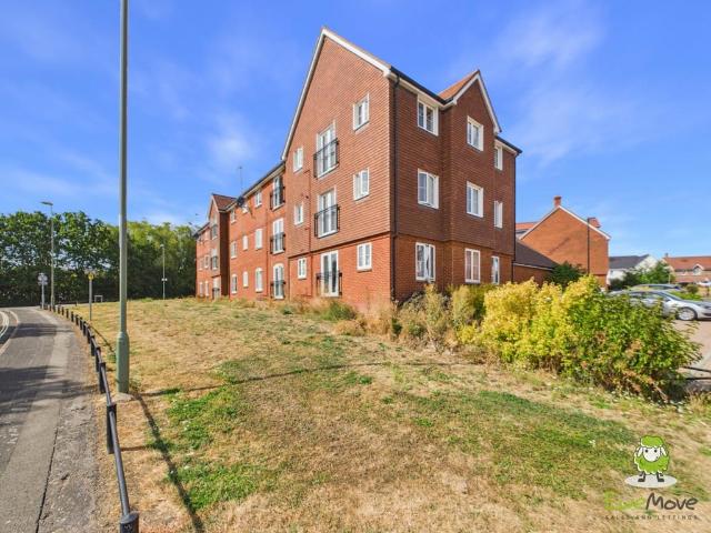 Flat for sale in Aurum Green, Basingstoke and Deane