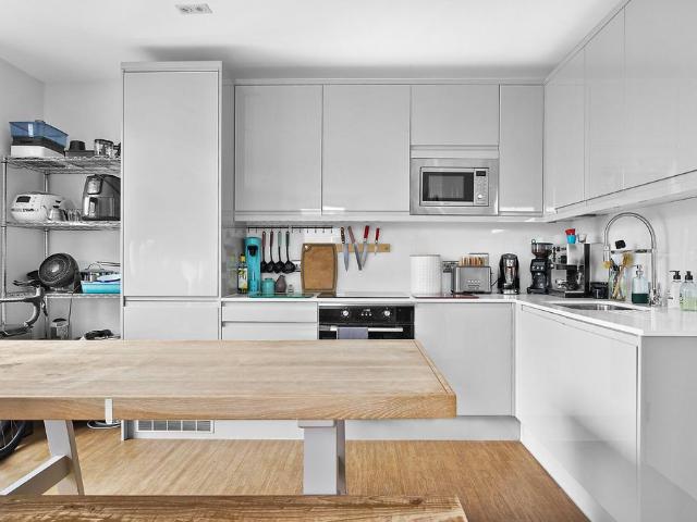 Flat for sale in Wandsworth, Greater London