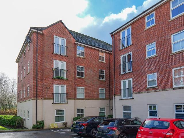 Flat for sale in Chapel Field, Bury