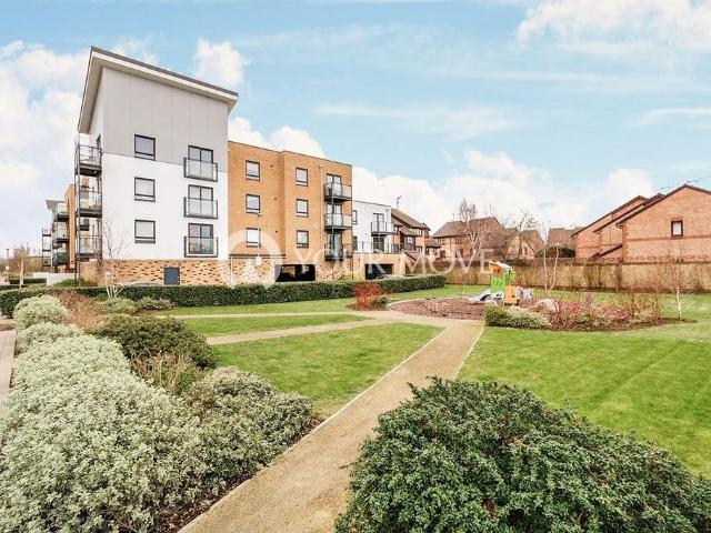 Flat for sale in Monks Orchard, Kent