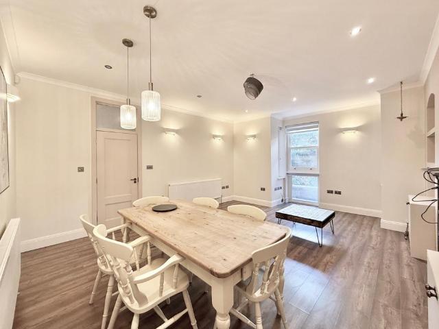 Flat for sale in Maida Vale, Greater London
