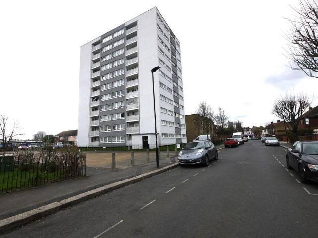 Flat for sale in Maryland, Greater London