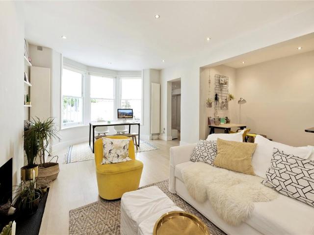 Flat for sale in Brook Green, Greater London