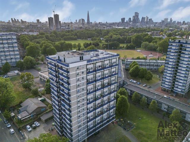 Flat for sale in Rotherhithe, Greater London