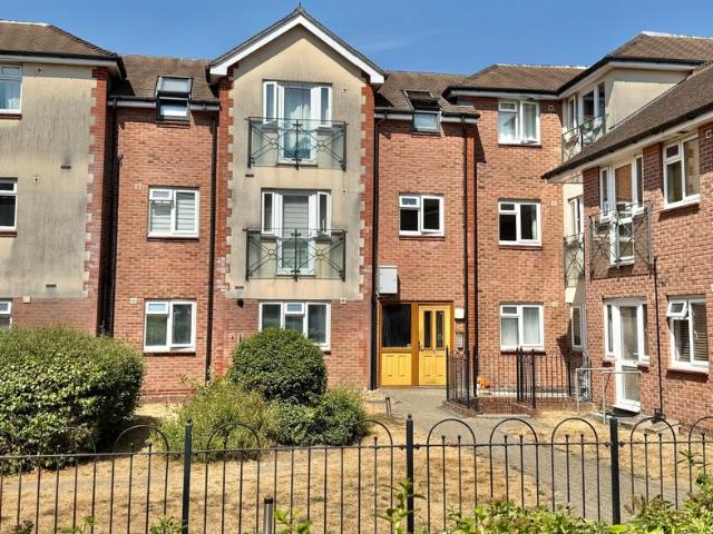 Flat for sale in Fareham, Hampshire