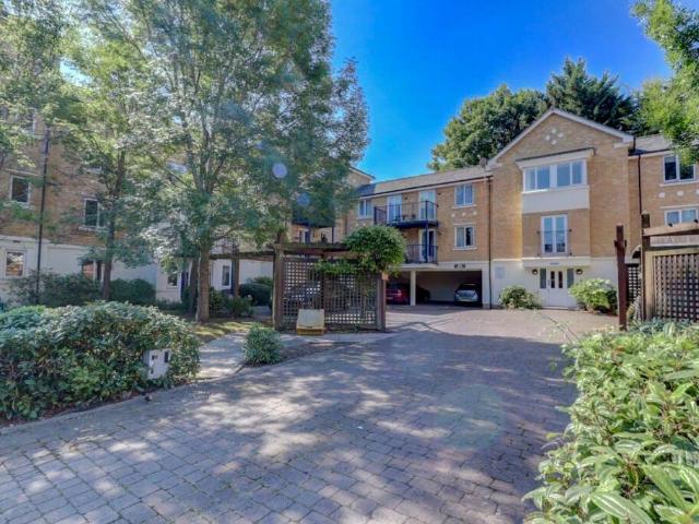 Flat for sale in Castlefield, Cressex
