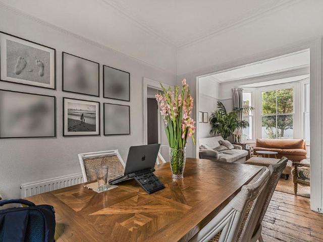 Flat for sale in Hammersmith, Greater London