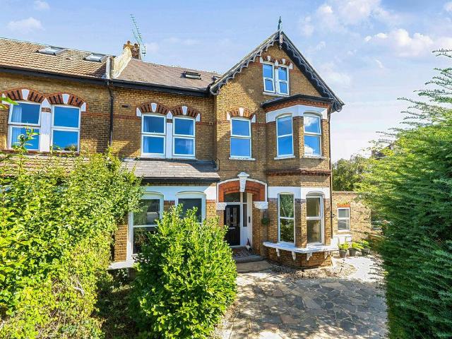 Flat for sale in Royal Borough of Greenwich, Greater London