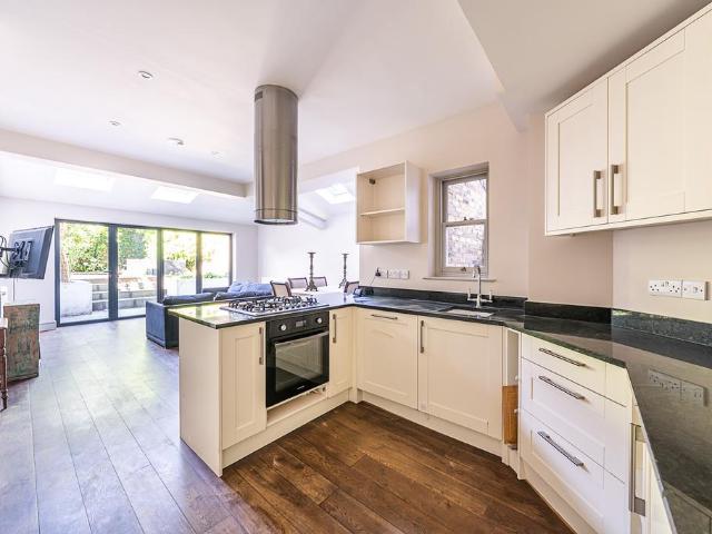 Flat for sale in West Kensington, Greater London