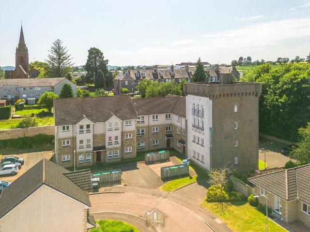 Flat for sale in Invergowrie, Scotland