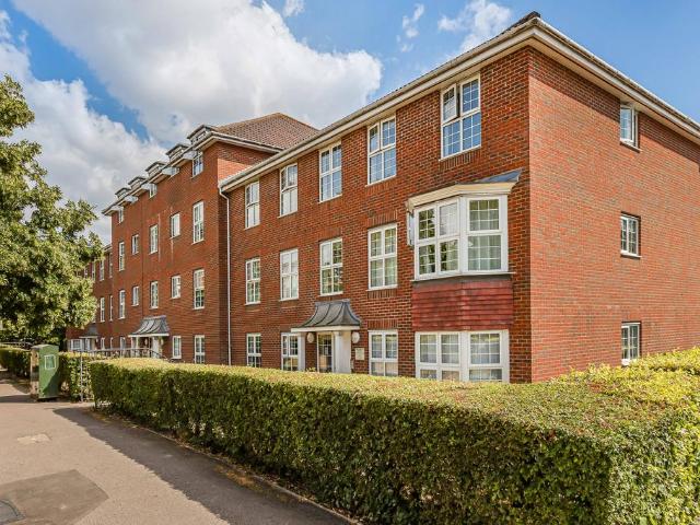 Flat for sale in Fretherne, Hertfordshire