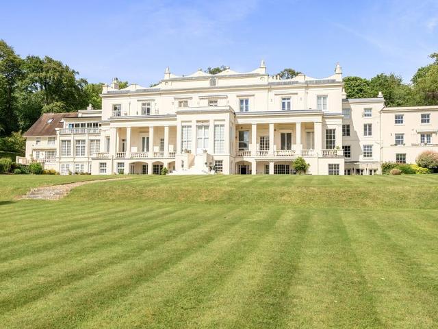 Flat for sale in Batchworth, Hertfordshire
