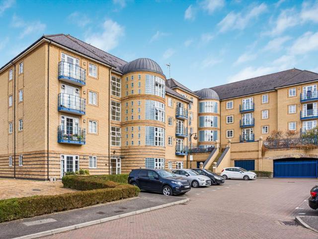Flat for sale in Hertford, Colliers End