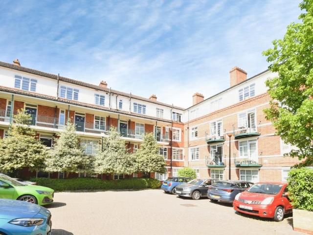Flat for sale in Rotherhithe, Greater London