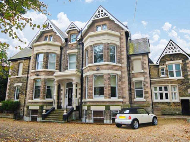 Flat for sale in Calderstones