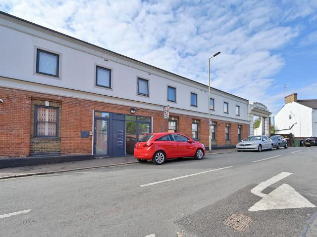 Flat for sale in North Watford