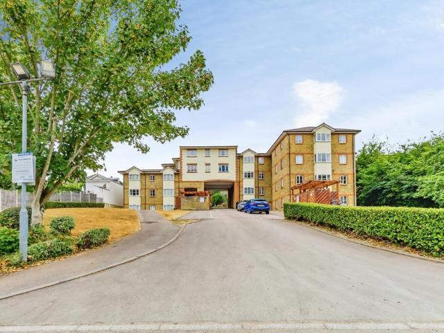Flat for sale in Hillview, Surrey