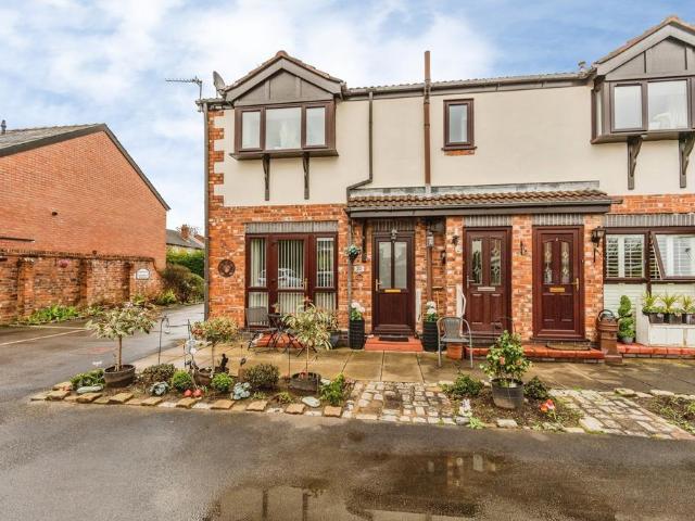 Flat for sale in Cheadle Hulme, Greater Manchester