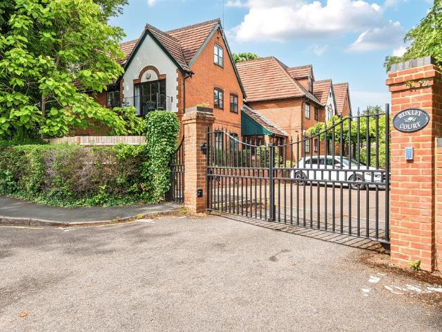 Flat for sale in Horsell, Woking