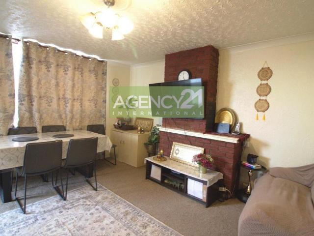 Flat for sale in Beckton, Greater London