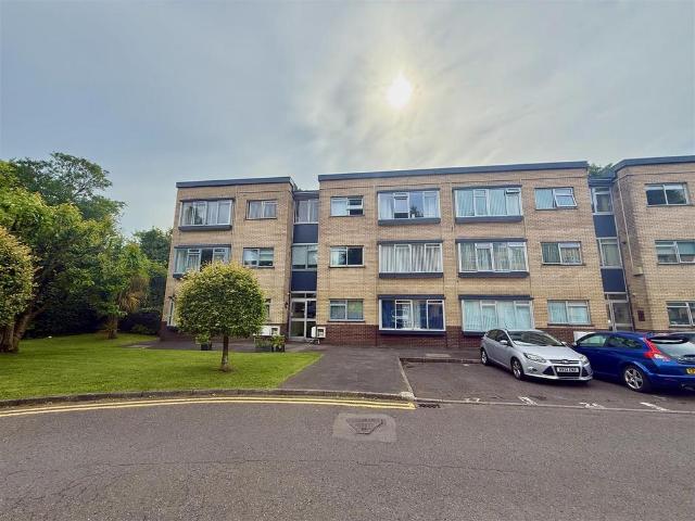 Flat for sale in Nangreaves, Wales