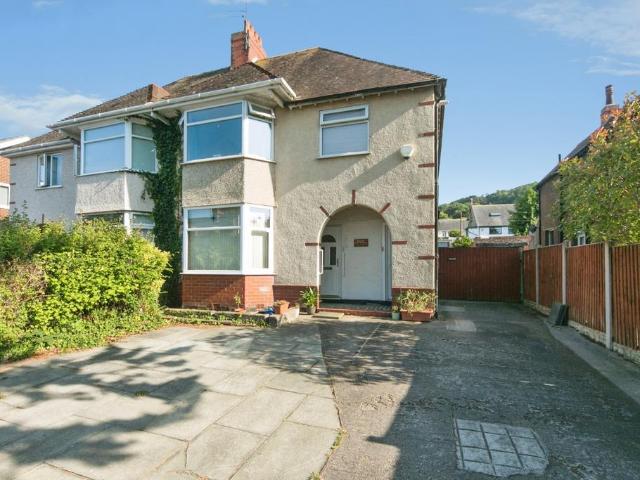 Flat for sale in Colwyn Bay, Wales