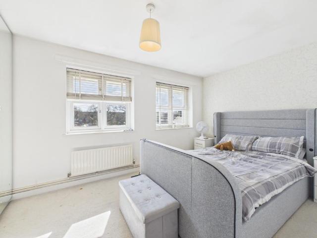Flat for sale in Mottingham, Greater London