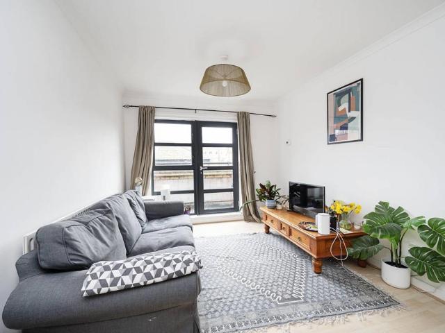 Flat for sale in St. George in the East, Whitechapel