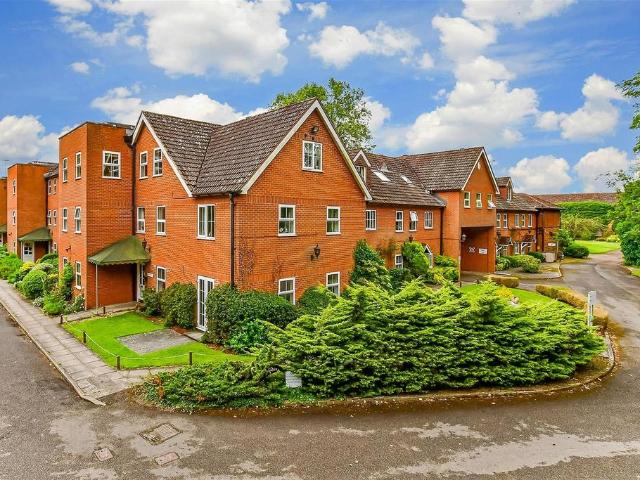 Flat for sale in Bridgefield, Kent