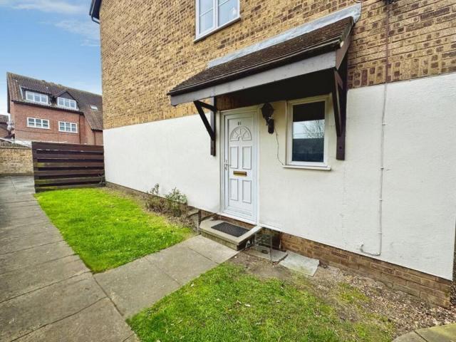Flat for sale in Monks Orchard, Kent
