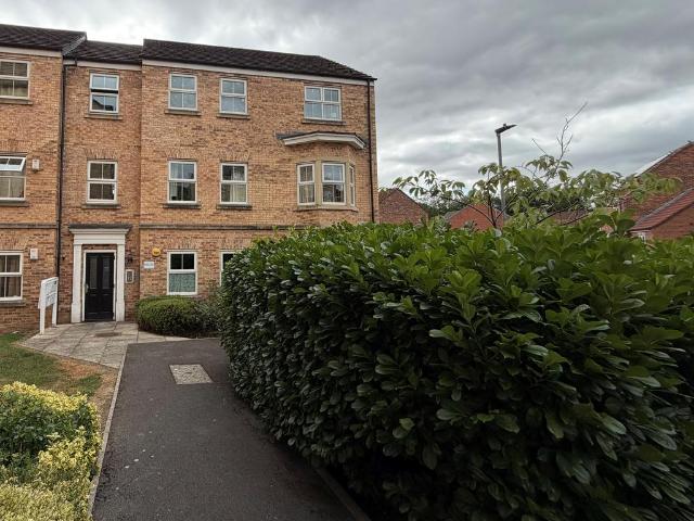 Flat for sale in Colburn