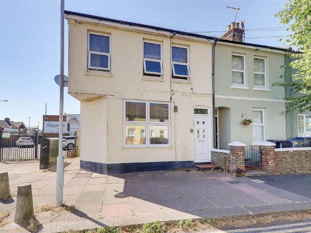 Flat for sale in Worthing, West Sussex