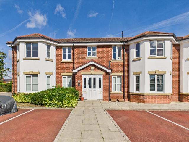 Flat for sale in Saltney, Wales