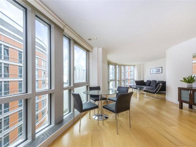 Flat for sale in Greenwich Peninsula, Greater London