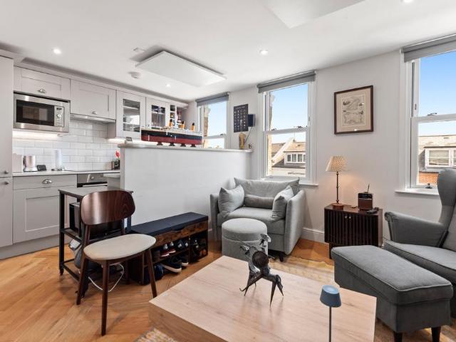Flat for sale in Fulham, Greater London