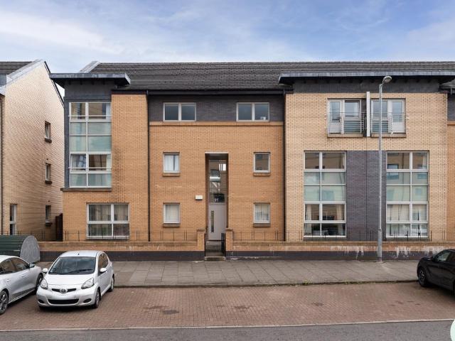 Flat for sale in Hutchesontown, Oatlands